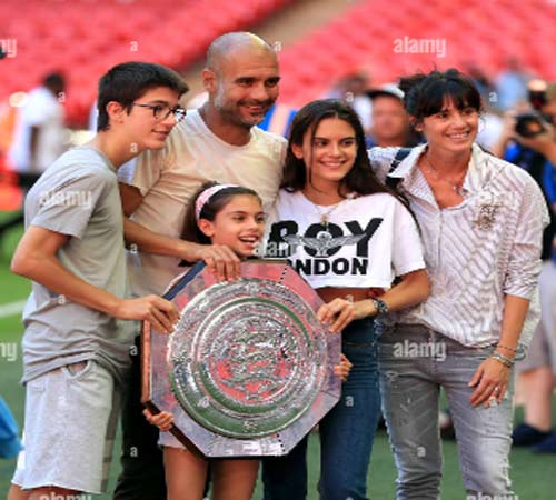 Maria Guardiola With Family